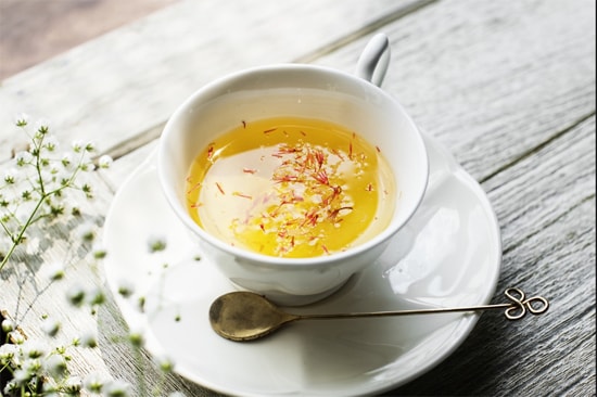 Thời điểm nào uống hoa nghệ tây tốt nhất?