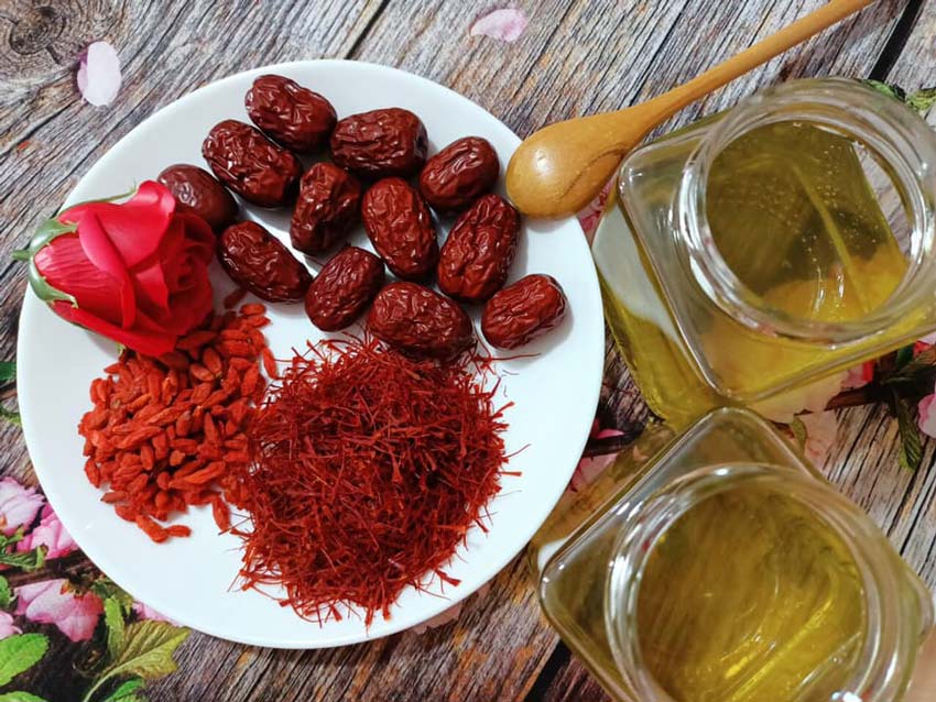 Saffron ngâm mật ong táo đỏ: cách ngâm ngon, tỷ lệ ngâm chuẩn nhất